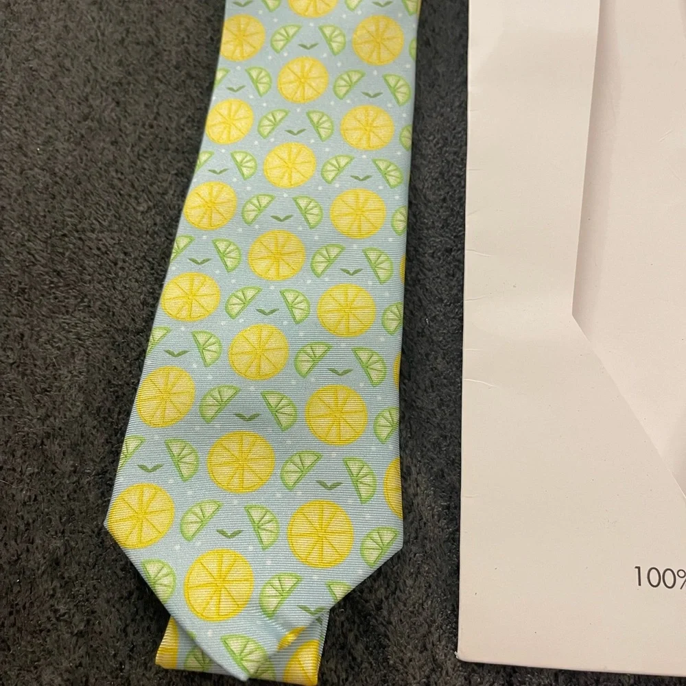 New Living on the Wedge Pavilion Youth Tie Limes and Lemons C4